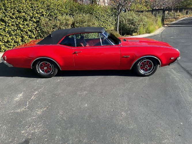 Unknown-Cutlass-1968-Red-3