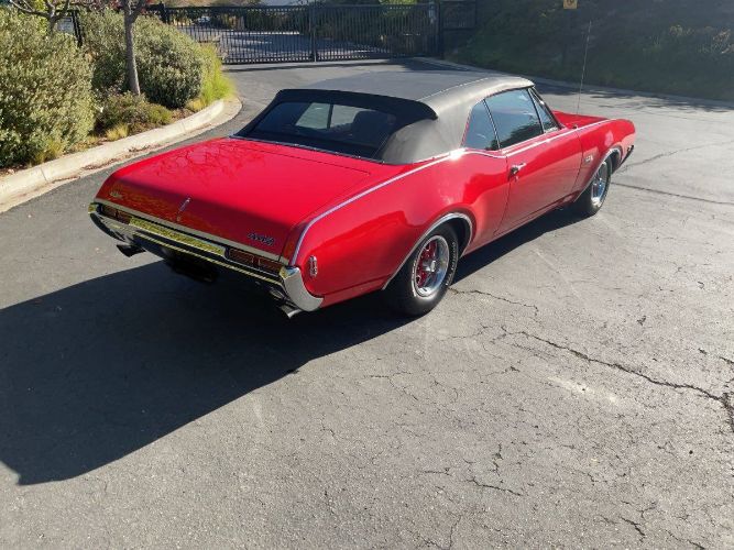 Unknown-Cutlass-1968-Red-6