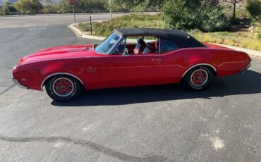 Unknown-Cutlass-1968-Red-7