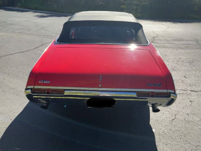 Unknown-Cutlass-1968-Red-8