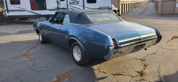 Unknown-Cutlass-1969-Blue-10