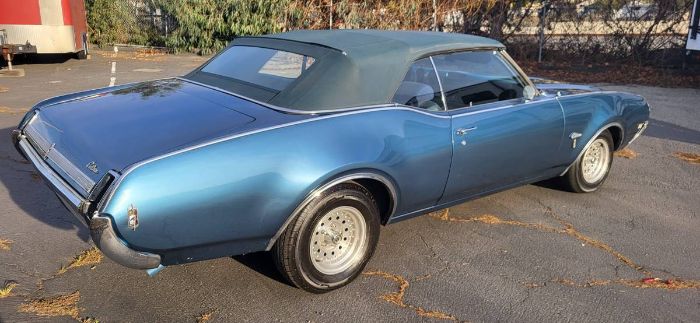 Unknown-Cutlass-1969-Blue-11