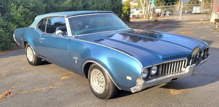 Unknown-Cutlass-1969-Blue-13