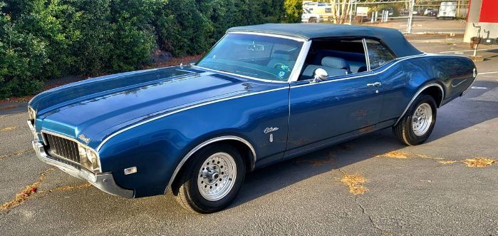 Unknown-Cutlass-1969-Blue
