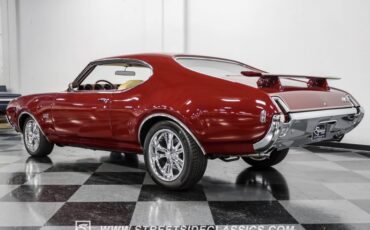 Unknown-Cutlass-1969-Burgundy-Metallic-Cream-10