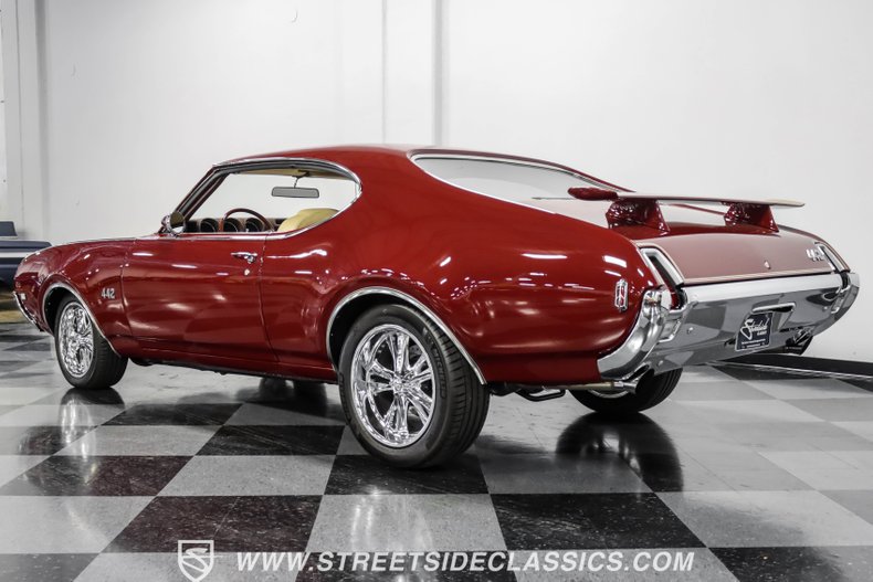 Unknown-Cutlass-1969-Burgundy-Metallic-Cream-10
