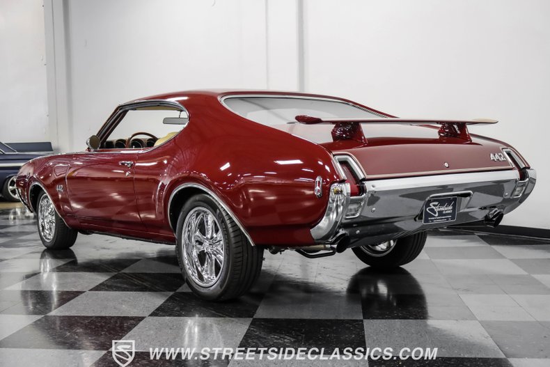 Unknown-Cutlass-1969-Burgundy-Metallic-Cream-11