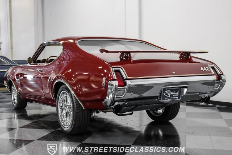 Unknown-Cutlass-1969-Burgundy-Metallic-Cream-12