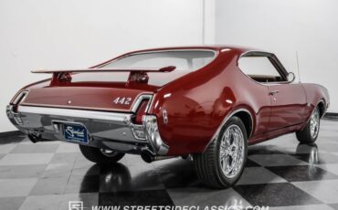 Unknown-Cutlass-1969-Burgundy-Metallic-Cream-14