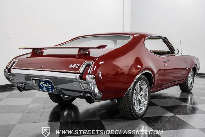 Unknown-Cutlass-1969-Burgundy-Metallic-Cream-14