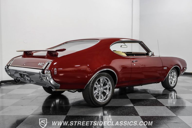 Unknown-Cutlass-1969-Burgundy-Metallic-Cream-15