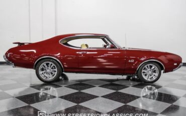 Unknown-Cutlass-1969-Burgundy-Metallic-Cream-16