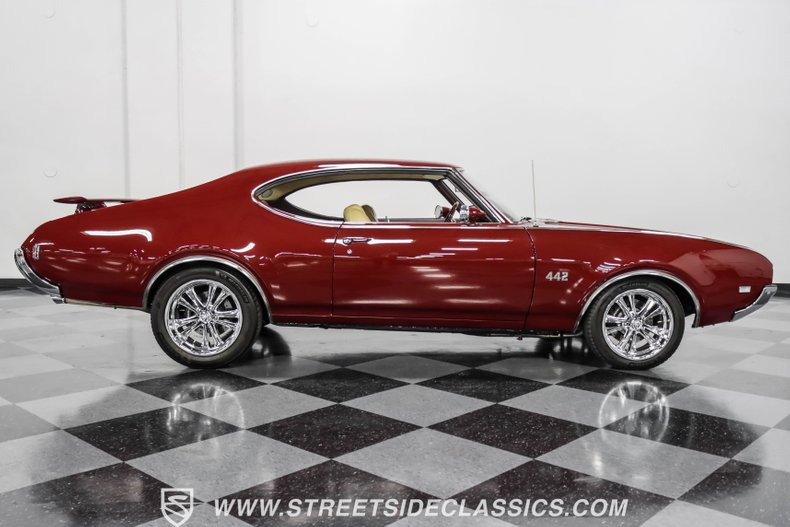 Unknown-Cutlass-1969-Burgundy-Metallic-Cream-16