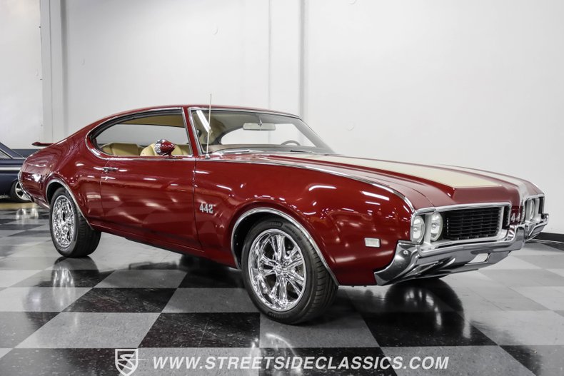 Unknown-Cutlass-1969-Burgundy-Metallic-Cream-17