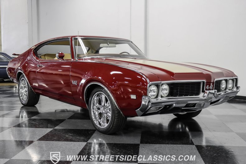 Unknown-Cutlass-1969-Burgundy-Metallic-Cream-18