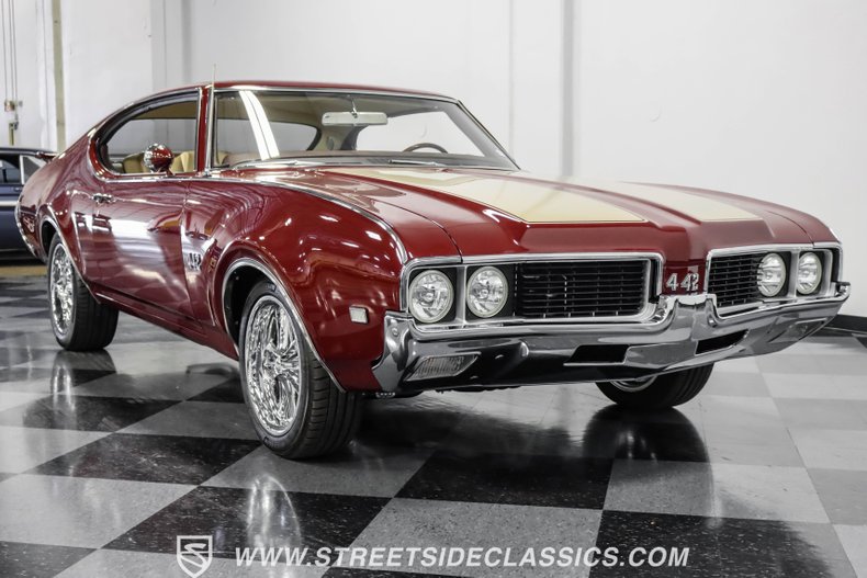 Unknown-Cutlass-1969-Burgundy-Metallic-Cream-19