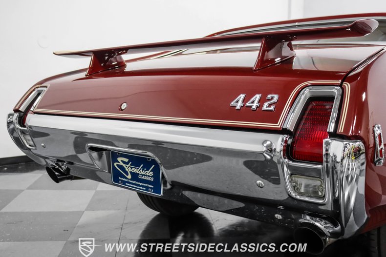 Unknown-Cutlass-1969-Burgundy-Metallic-Cream-2