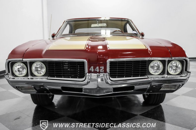 Unknown-Cutlass-1969-Burgundy-Metallic-Cream-20
