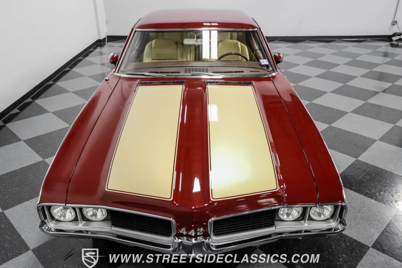 Unknown-Cutlass-1969-Burgundy-Metallic-Cream-21
