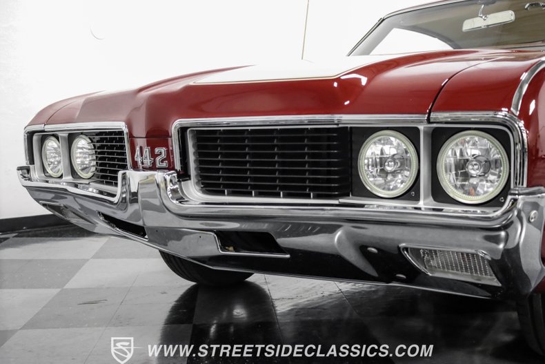 Unknown-Cutlass-1969-Burgundy-Metallic-Cream-23