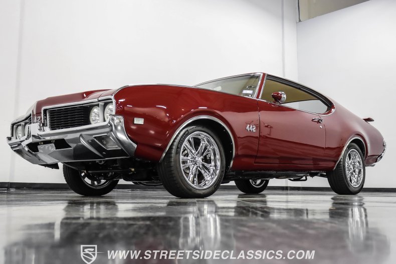 Unknown-Cutlass-1969-Burgundy-Metallic-Cream-25