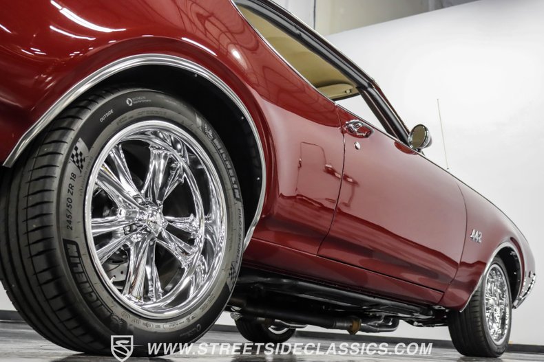 Unknown-Cutlass-1969-Burgundy-Metallic-Cream-32