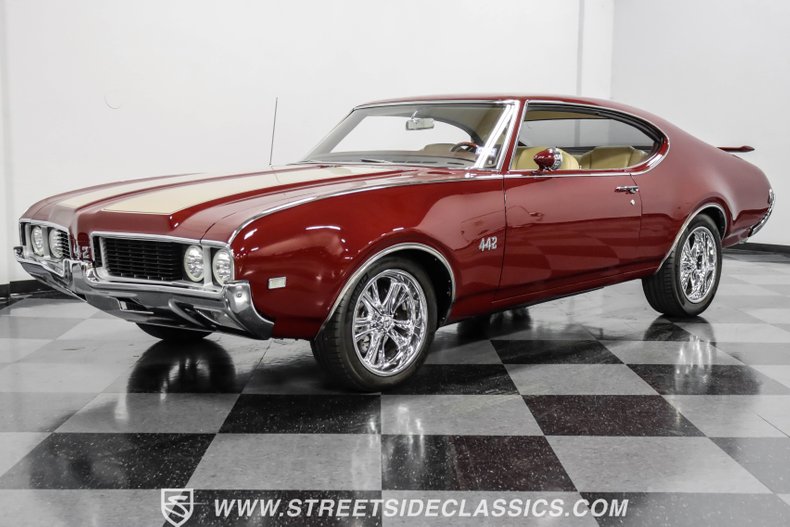 Unknown-Cutlass-1969-Burgundy-Metallic-Cream-4