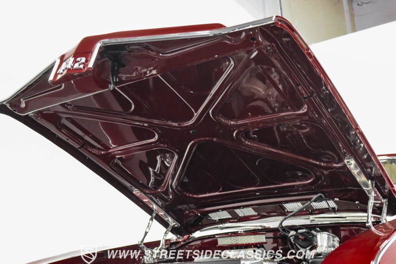 Unknown-Cutlass-1969-Burgundy-Metallic-Cream-46