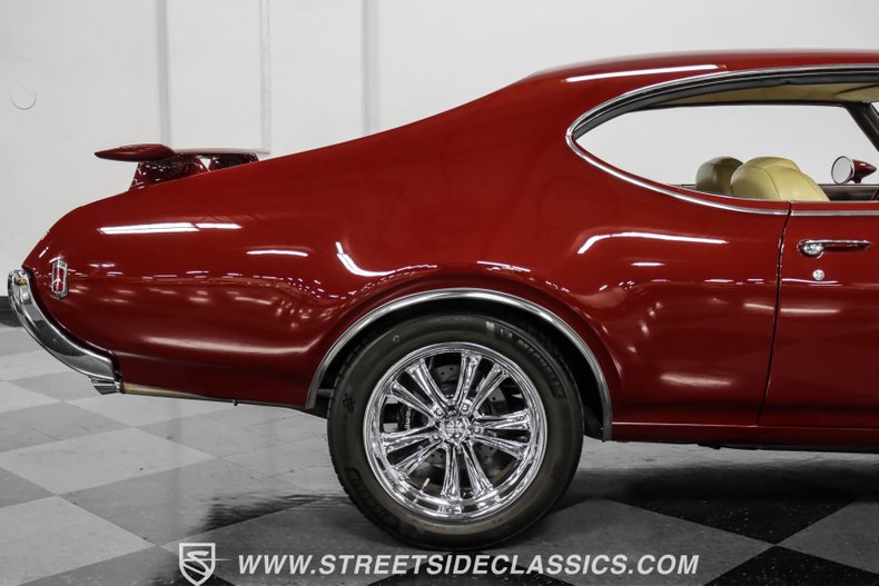 Unknown-Cutlass-1969-Burgundy-Metallic-Cream-5