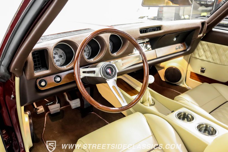 Unknown-Cutlass-1969-Burgundy-Metallic-Cream-7