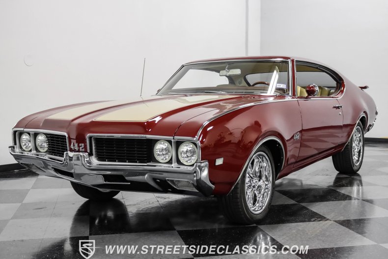 Unknown-Cutlass-1969-Burgundy-Metallic-Cream-8