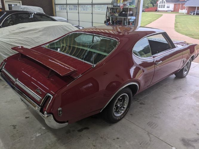 Unknown-Cutlass-1969-Crimson-Red-Pearl-White-14