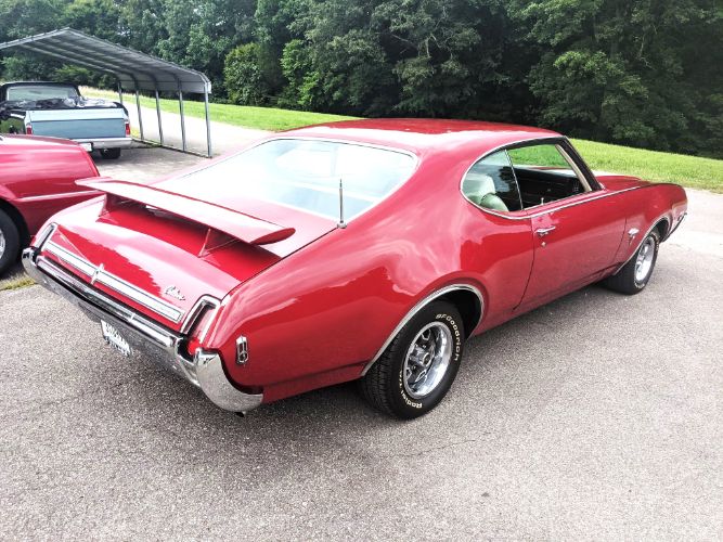 Unknown-Cutlass-1969-Crimson-Red-Pearl-White-15