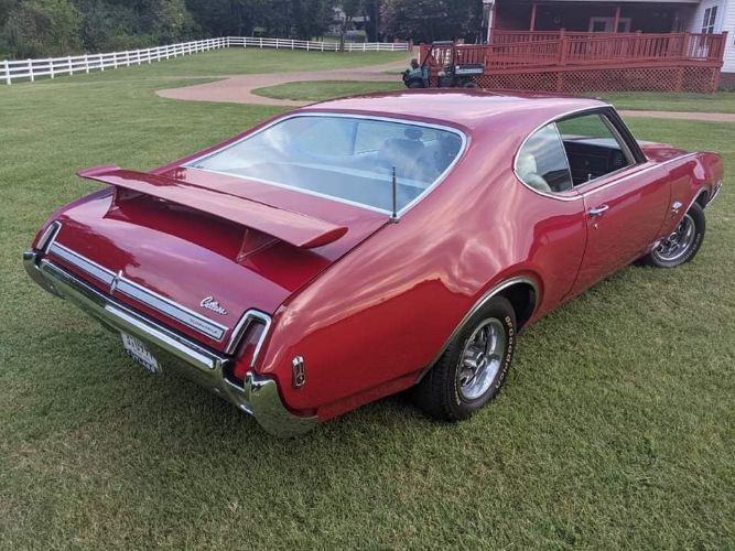 Unknown-Cutlass-1969-Crimson-Red-Pearl-White-16