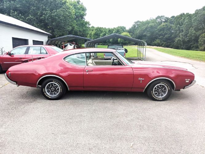 Unknown-Cutlass-1969-Crimson-Red-Pearl-White-18