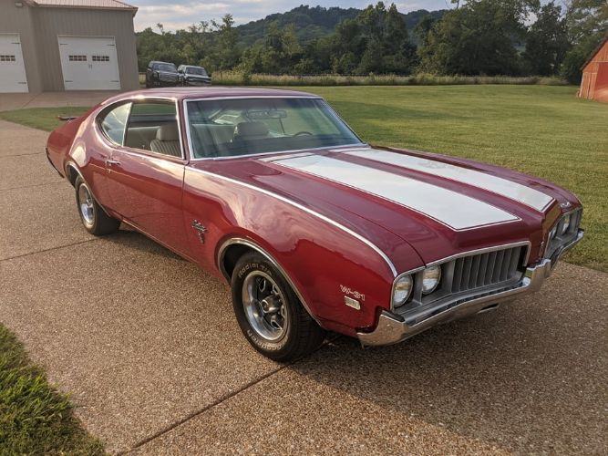 Unknown-Cutlass-1969-Crimson-Red-Pearl-White-20