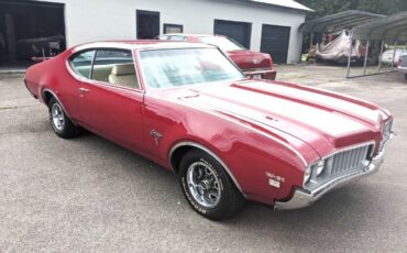 Unknown-Cutlass-1969-Crimson-Red-Pearl-White-27