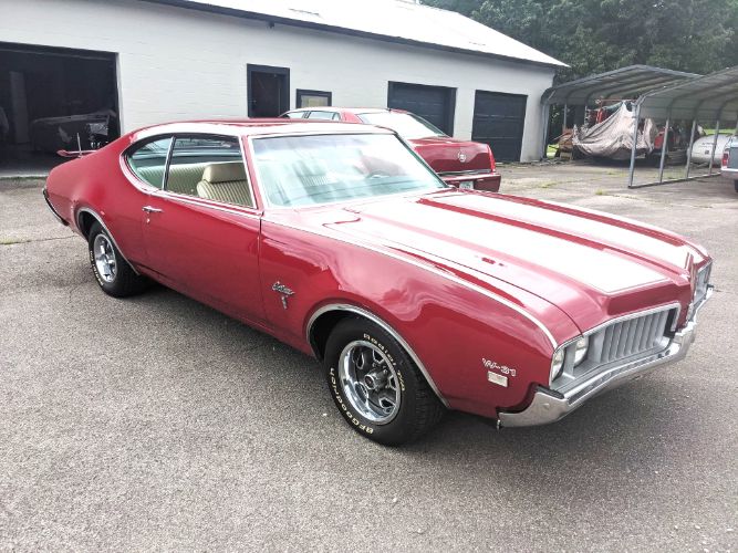 Unknown-Cutlass-1969-Crimson-Red-Pearl-White-27