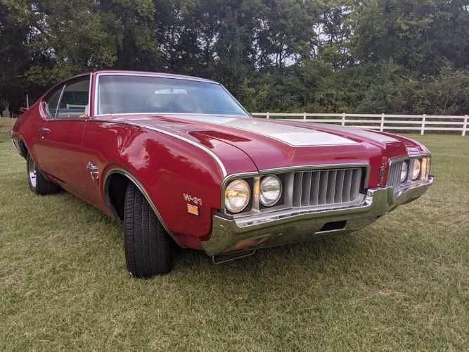 Unknown-Cutlass-1969-Crimson-Red-Pearl-White-28
