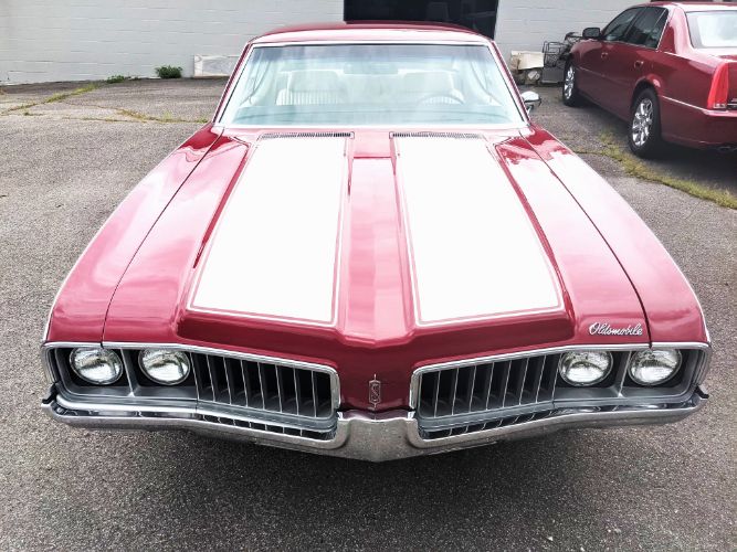 Unknown-Cutlass-1969-Crimson-Red-Pearl-White-3