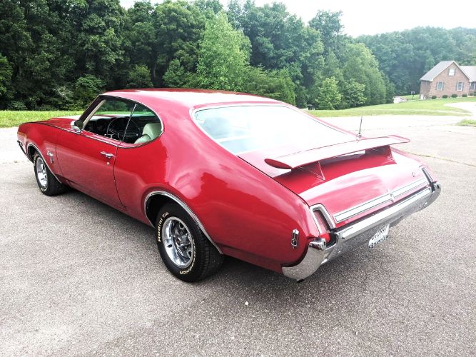 Unknown-Cutlass-1969-Crimson-Red-Pearl-White-37