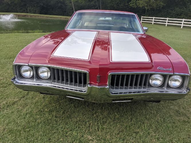 Unknown-Cutlass-1969-Crimson-Red-Pearl-White-4