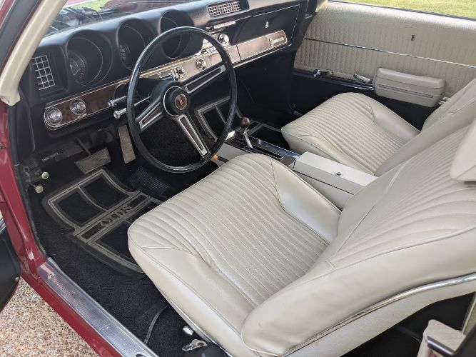 Unknown-Cutlass-1969-Crimson-Red-Pearl-White-46