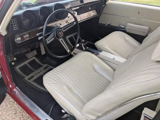 Unknown-Cutlass-1969-Crimson-Red-Pearl-White-47