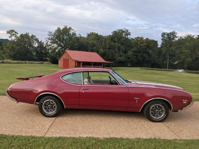 Unknown-Cutlass-1969-Crimson-Red-Pearl-White-6