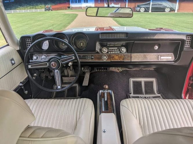 Unknown-Cutlass-1969-Crimson-Red-Pearl-White-8