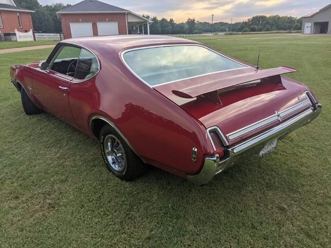Unknown-Cutlass-1969-Crimson-RedWhite-Pearl-White-33