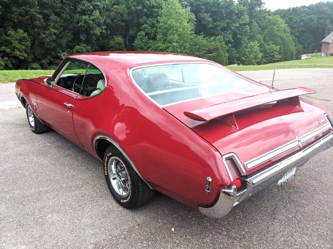 Unknown-Cutlass-1969-Crimson-RedWhite-Pearl-White-35