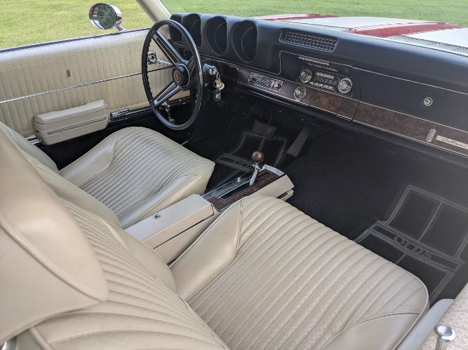 Unknown-Cutlass-1969-Crimson-RedWhite-Pearl-White-49