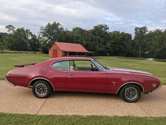 Unknown-Cutlass-1969-Crimson-RedWhite-Pearl-White-9